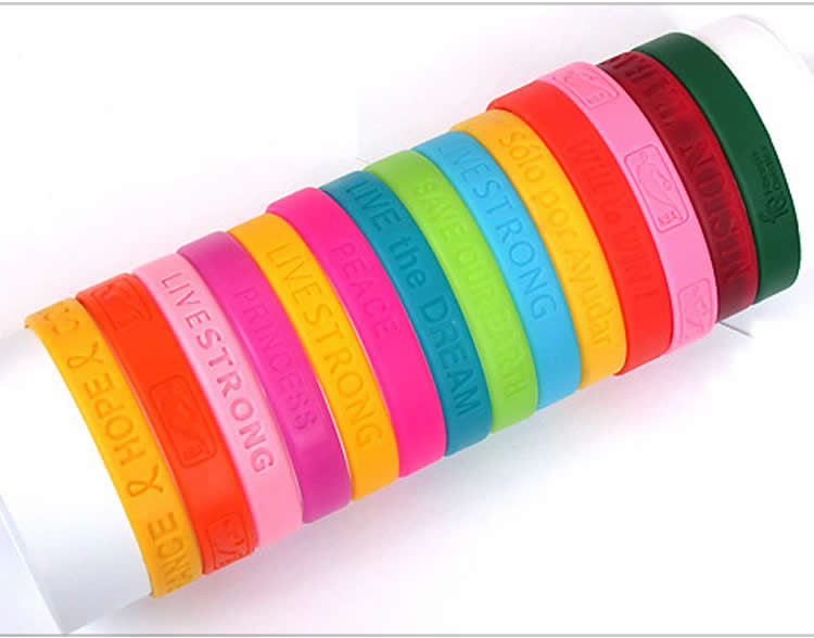 PULSERA CERRADA EN PVC BAJO Y ALTO RELIEVE